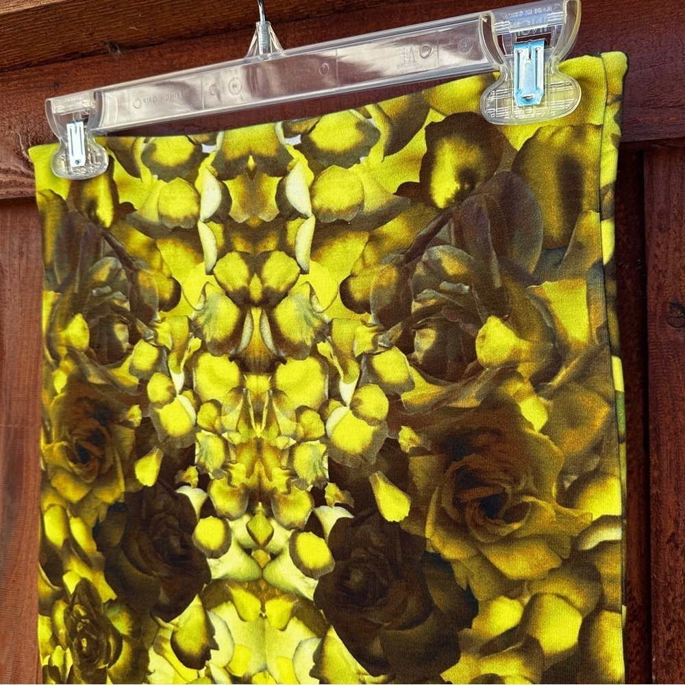 Alexander McQueen pencil skirt - Picture 2 of 6